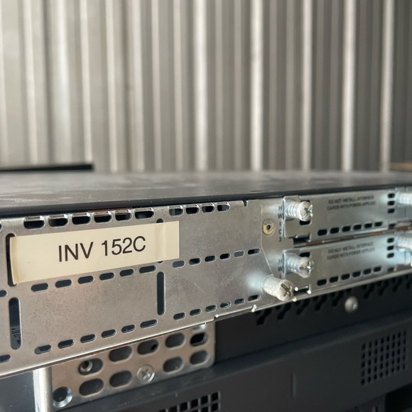 CISCO 2800 Series Cisco 2811 Integrated Services Router - Picture 7 of 8